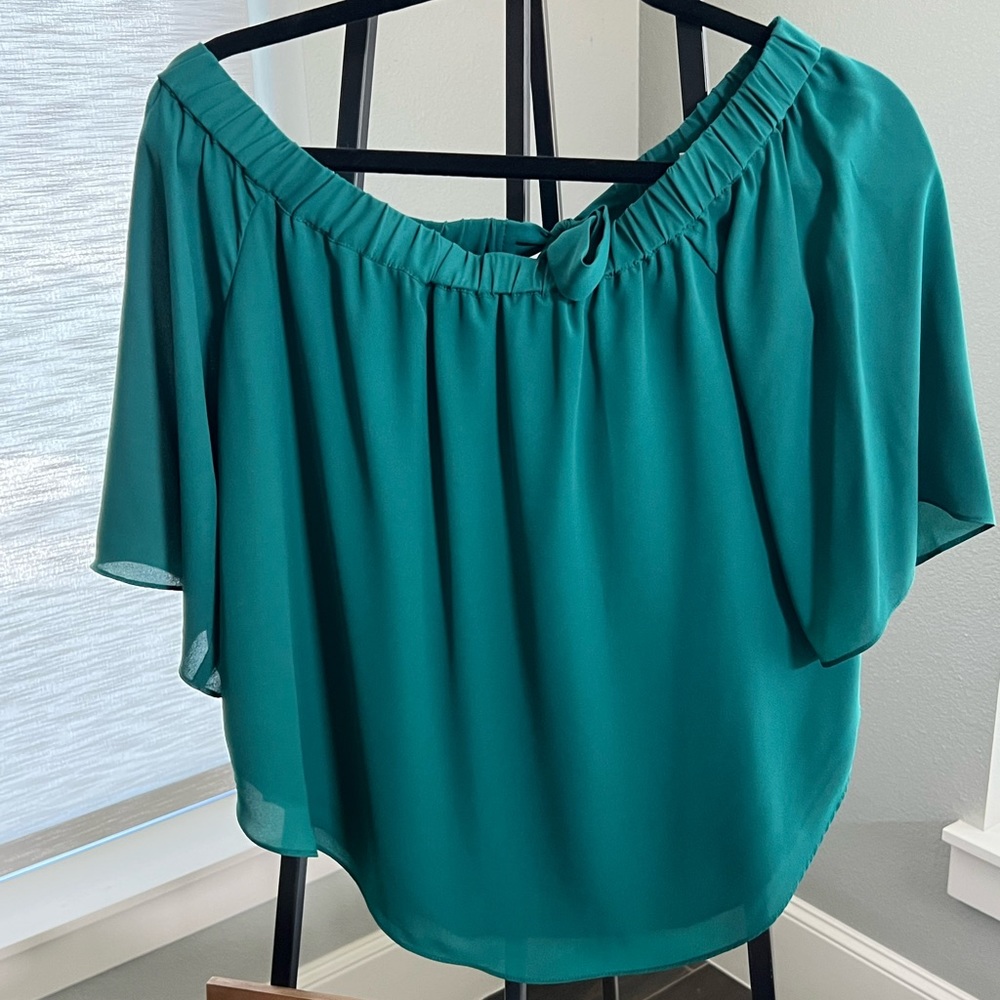 Off the shoulder short sleeve green top. Size M
